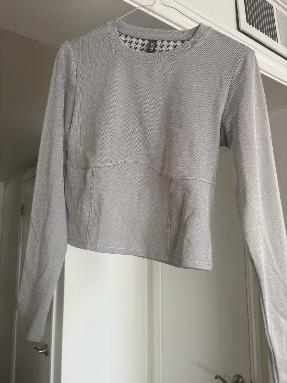 Vuori Long Sleeve Tee in Light Gray